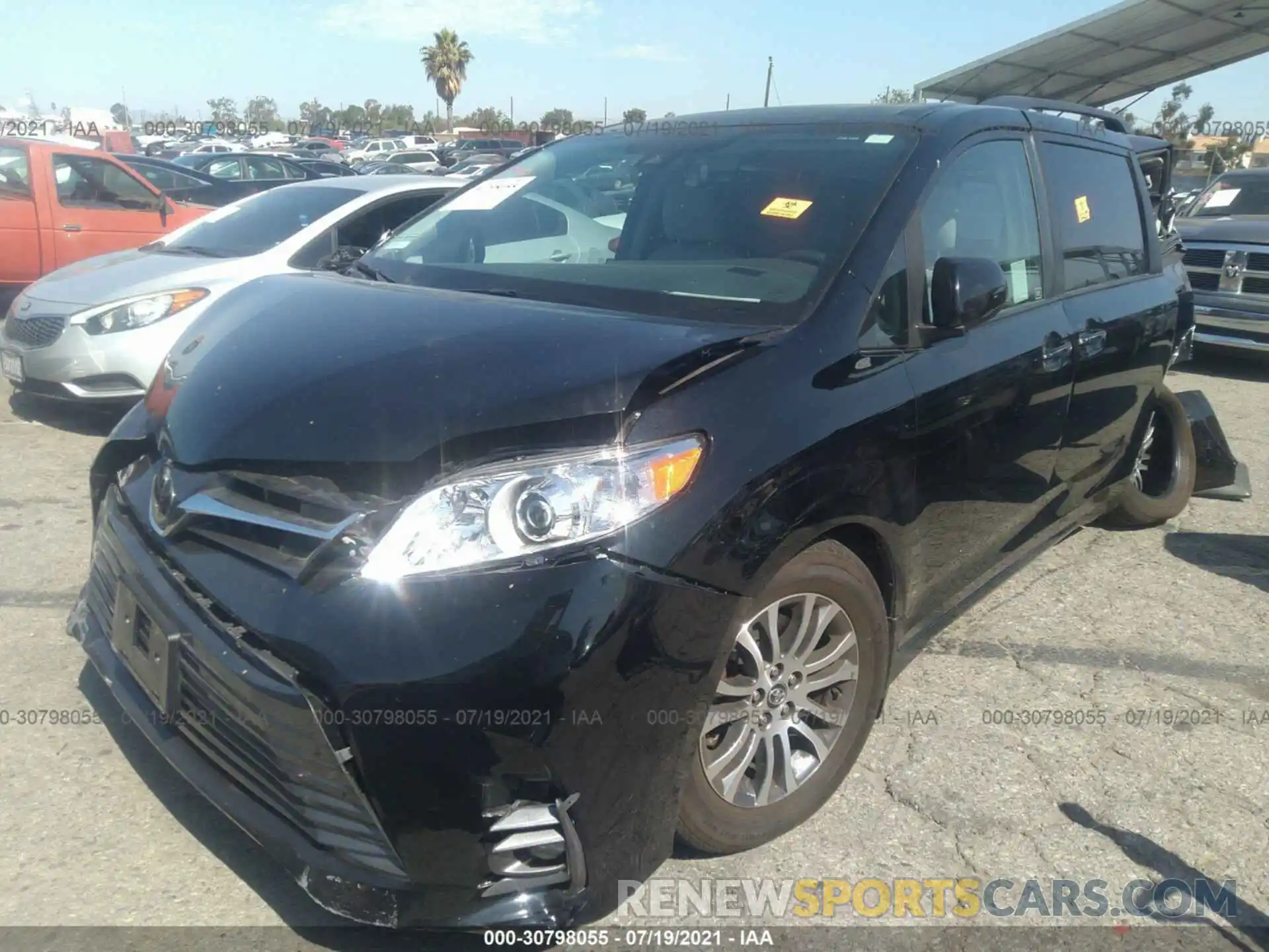 2 Photograph of a damaged car 5TDYZ3DCXLS086241 TOYOTA SIENNA 2020