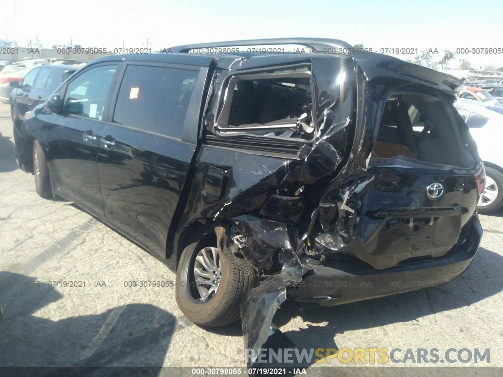 3 Photograph of a damaged car 5TDYZ3DCXLS086241 TOYOTA SIENNA 2020