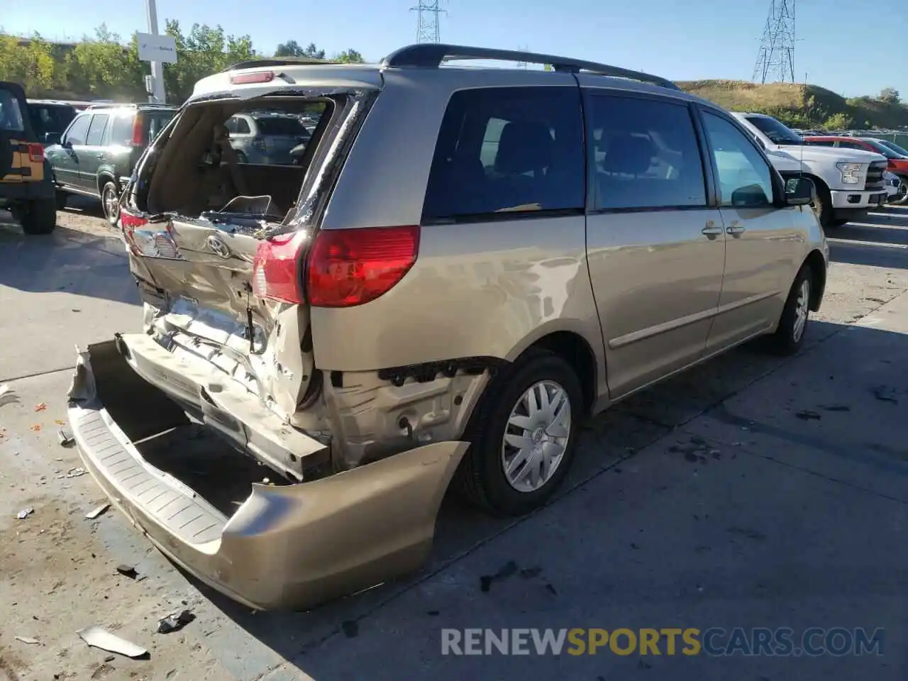 4 Photograph of a damaged car 5TDZA23C26S430897 TOYOTA SIENNA 2020