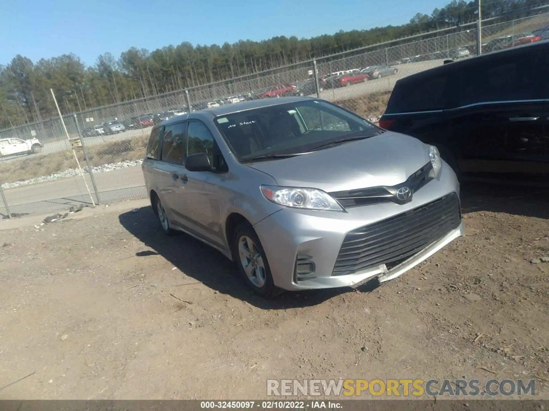 1 Photograph of a damaged car 5TDZZ3DC0LS030734 TOYOTA SIENNA 2020