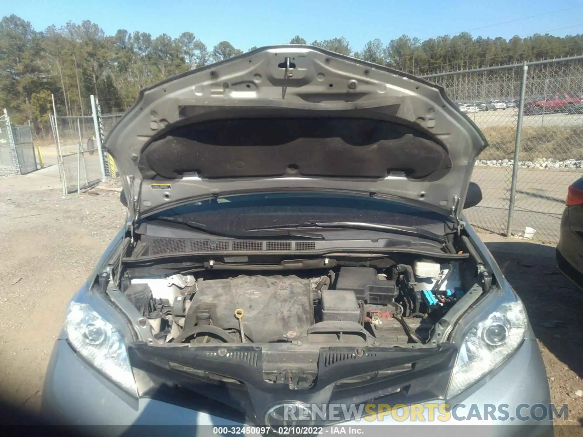 10 Photograph of a damaged car 5TDZZ3DC0LS030734 TOYOTA SIENNA 2020