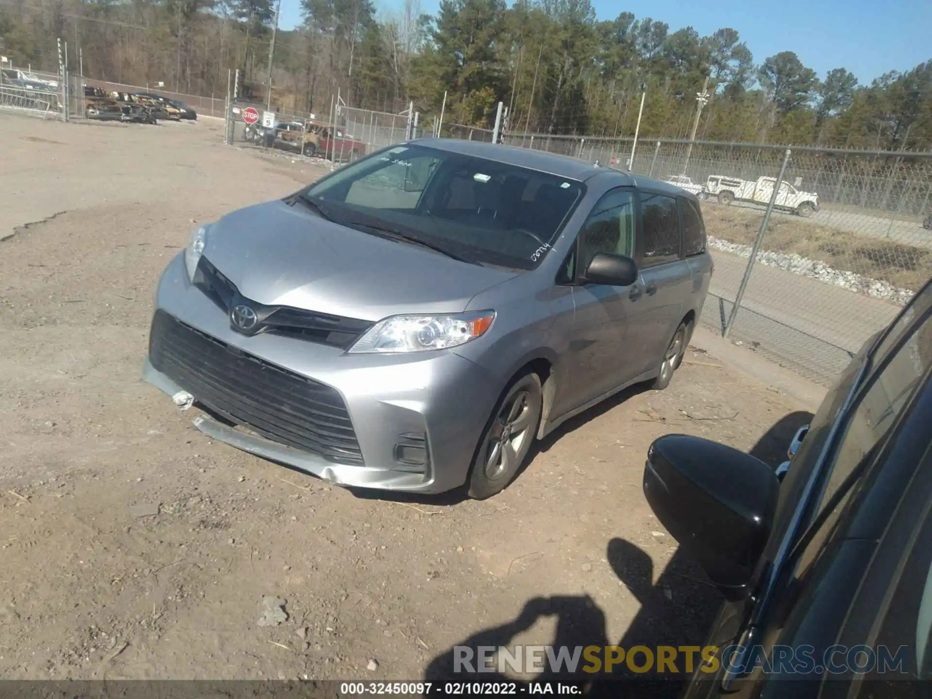 2 Фотография поврежденного автомобиля 5TDZZ3DC0LS030734 TOYOTA SIENNA 2020