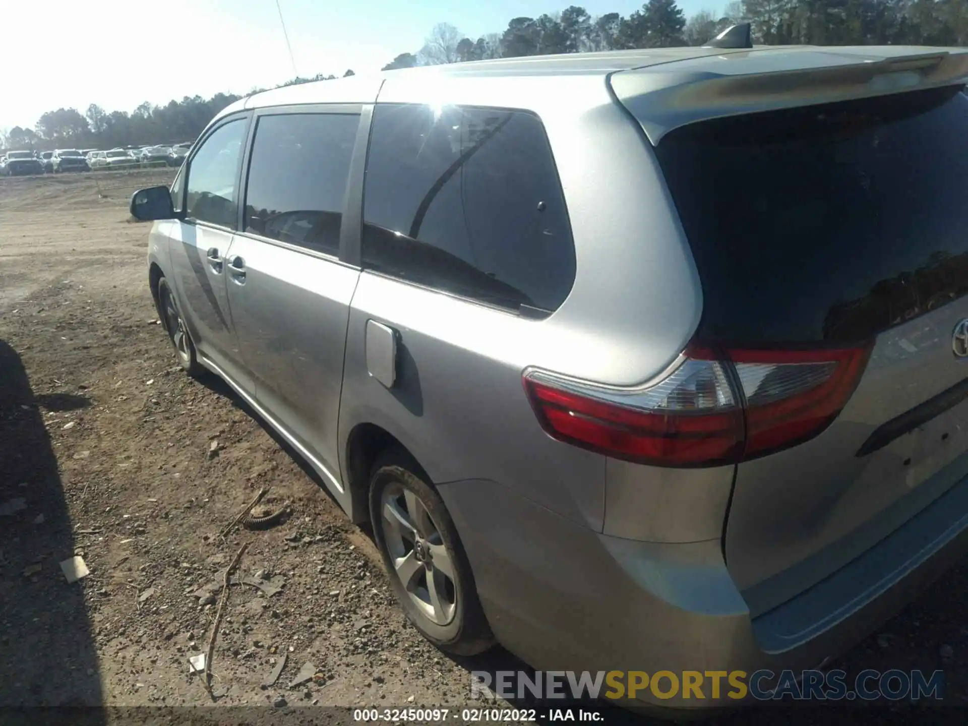 3 Photograph of a damaged car 5TDZZ3DC0LS030734 TOYOTA SIENNA 2020