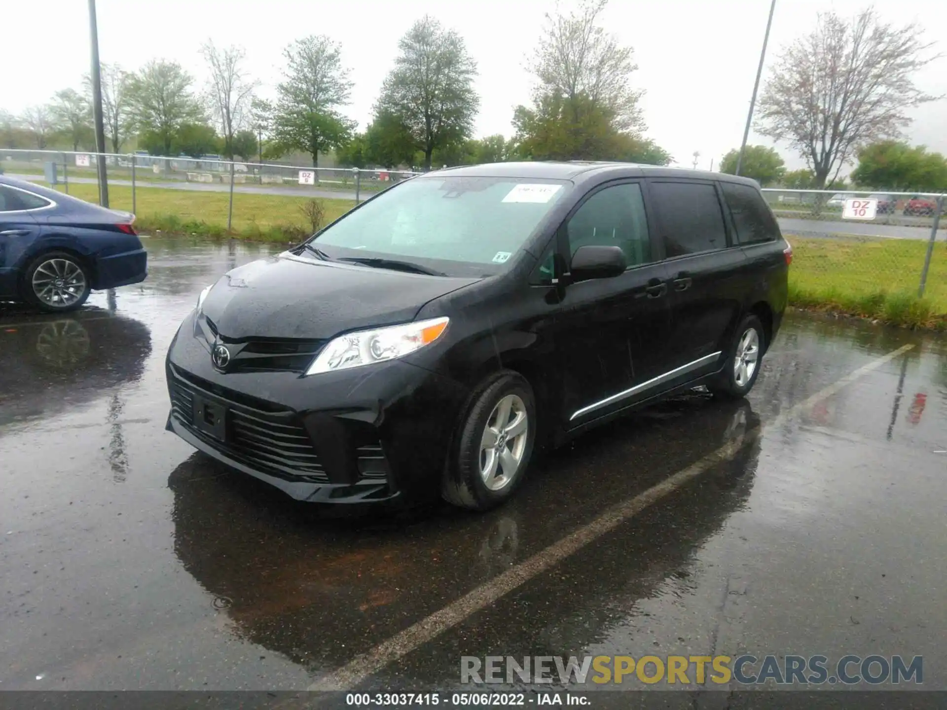 2 Photograph of a damaged car 5TDZZ3DC0LS032404 TOYOTA SIENNA 2020