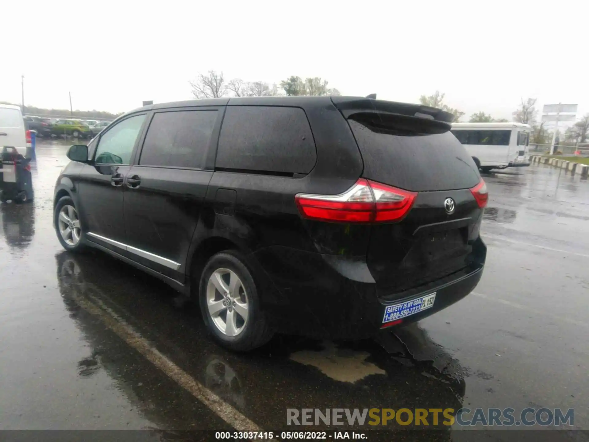 3 Photograph of a damaged car 5TDZZ3DC0LS032404 TOYOTA SIENNA 2020