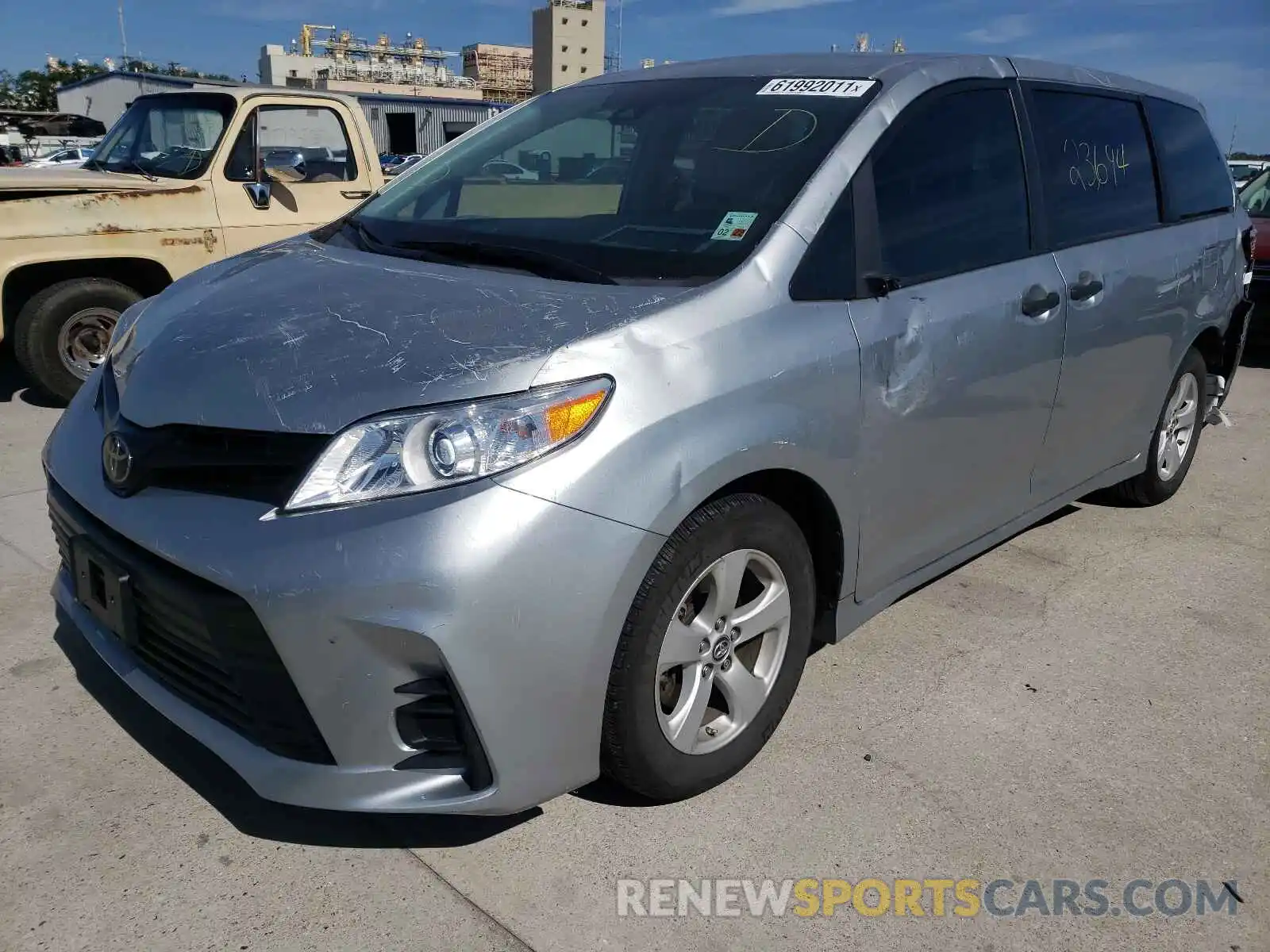 2 Photograph of a damaged car 5TDZZ3DC0LS034783 TOYOTA SIENNA 2020