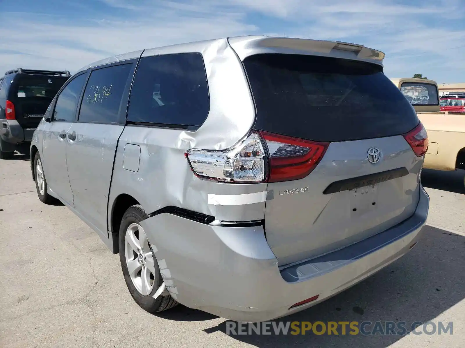 3 Photograph of a damaged car 5TDZZ3DC0LS034783 TOYOTA SIENNA 2020