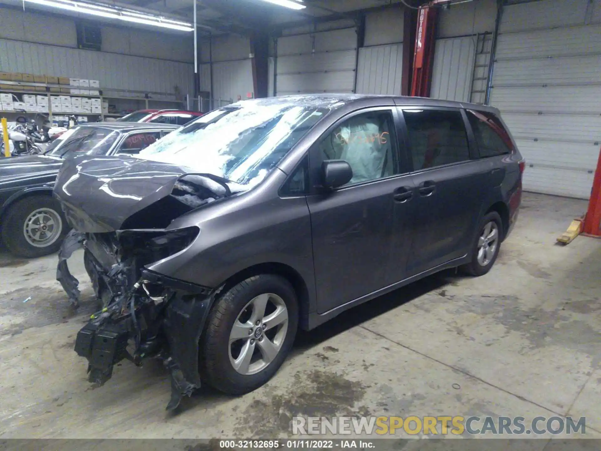 2 Photograph of a damaged car 5TDZZ3DC0LS055567 TOYOTA SIENNA 2020