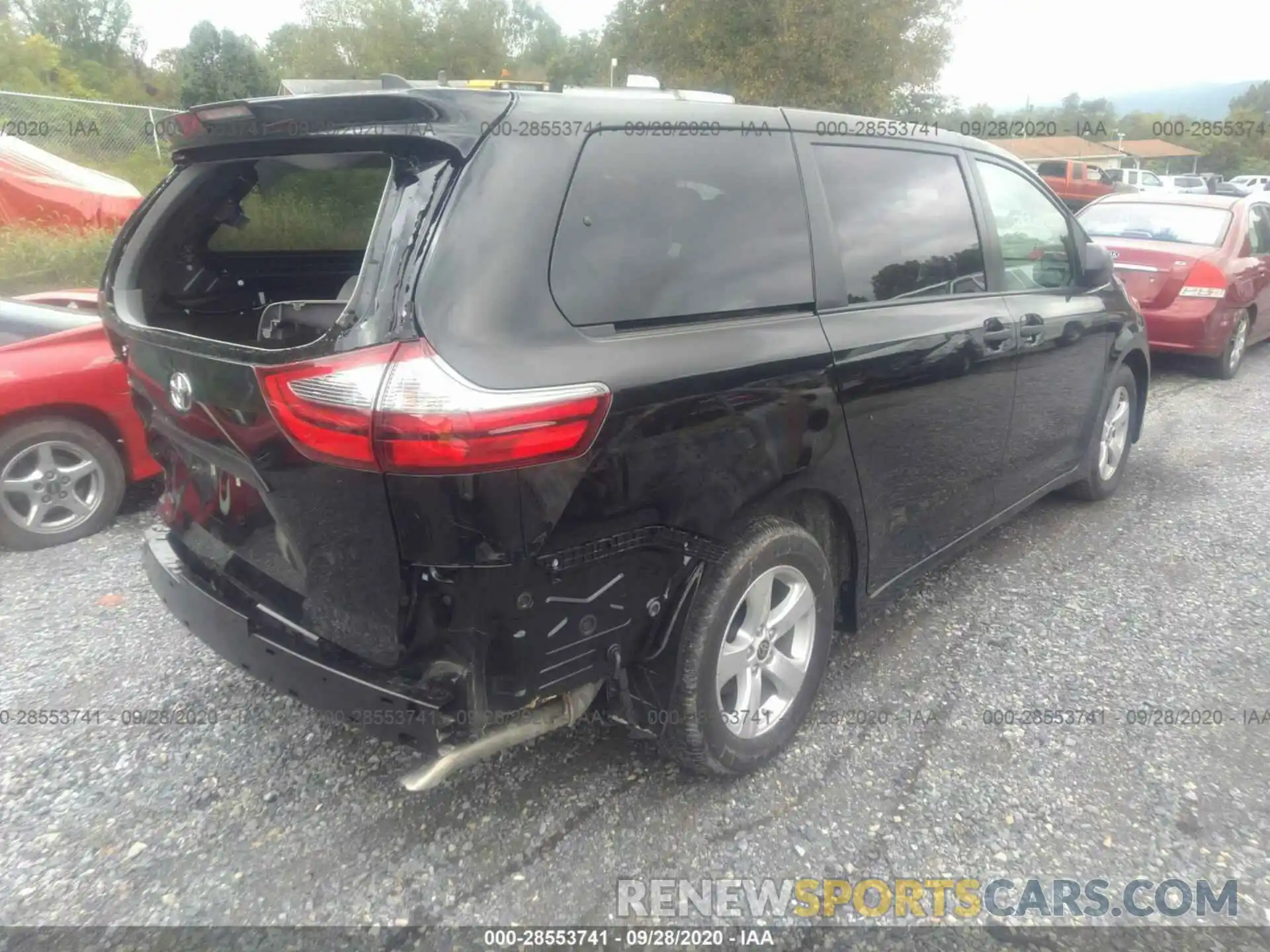 4 Photograph of a damaged car 5TDZZ3DC0LS080730 TOYOTA SIENNA 2020