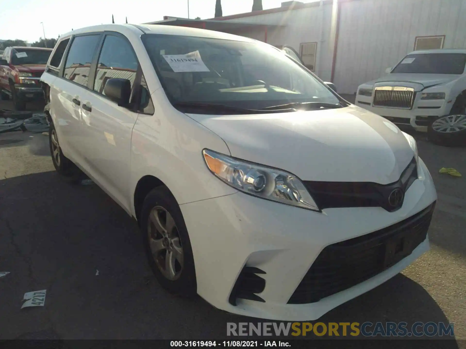 1 Photograph of a damaged car 5TDZZ3DC1LS045226 TOYOTA SIENNA 2020