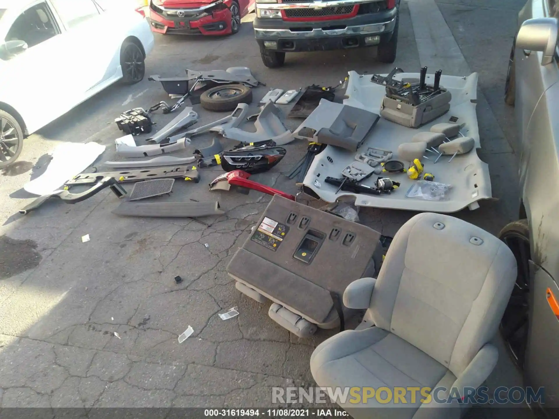 12 Photograph of a damaged car 5TDZZ3DC1LS045226 TOYOTA SIENNA 2020