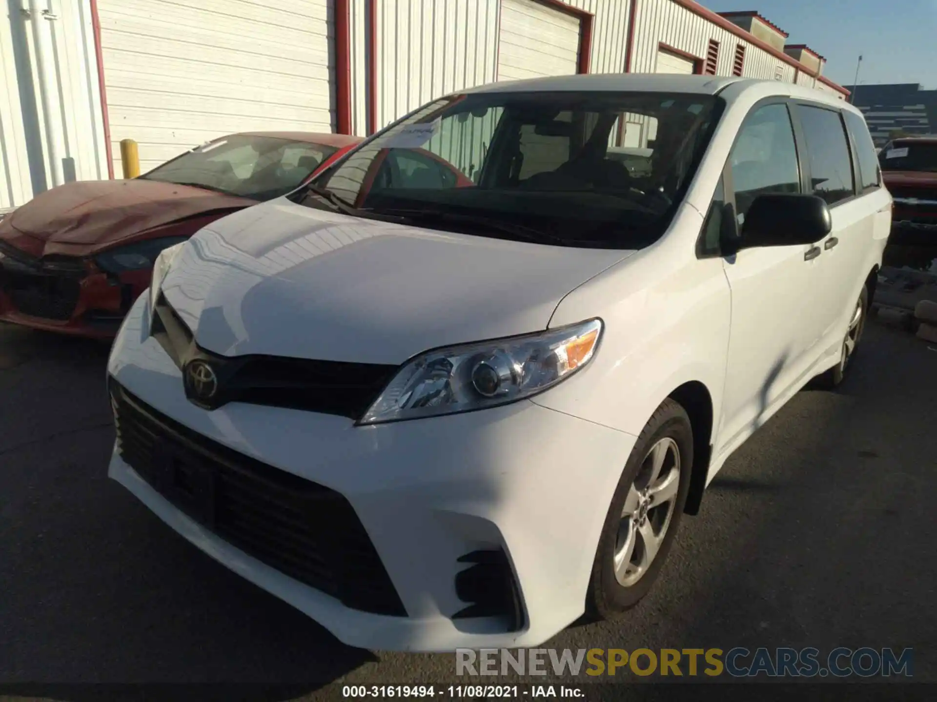 2 Photograph of a damaged car 5TDZZ3DC1LS045226 TOYOTA SIENNA 2020