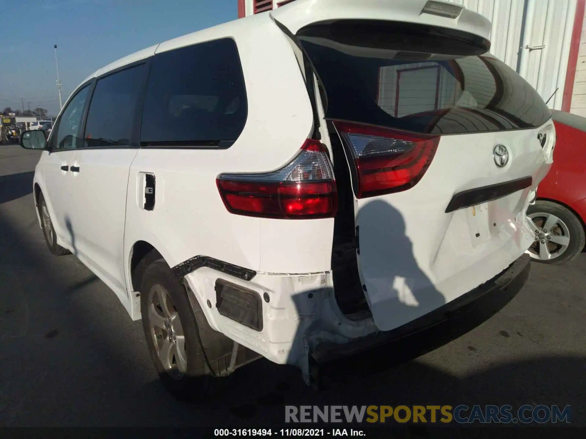 3 Photograph of a damaged car 5TDZZ3DC1LS045226 TOYOTA SIENNA 2020