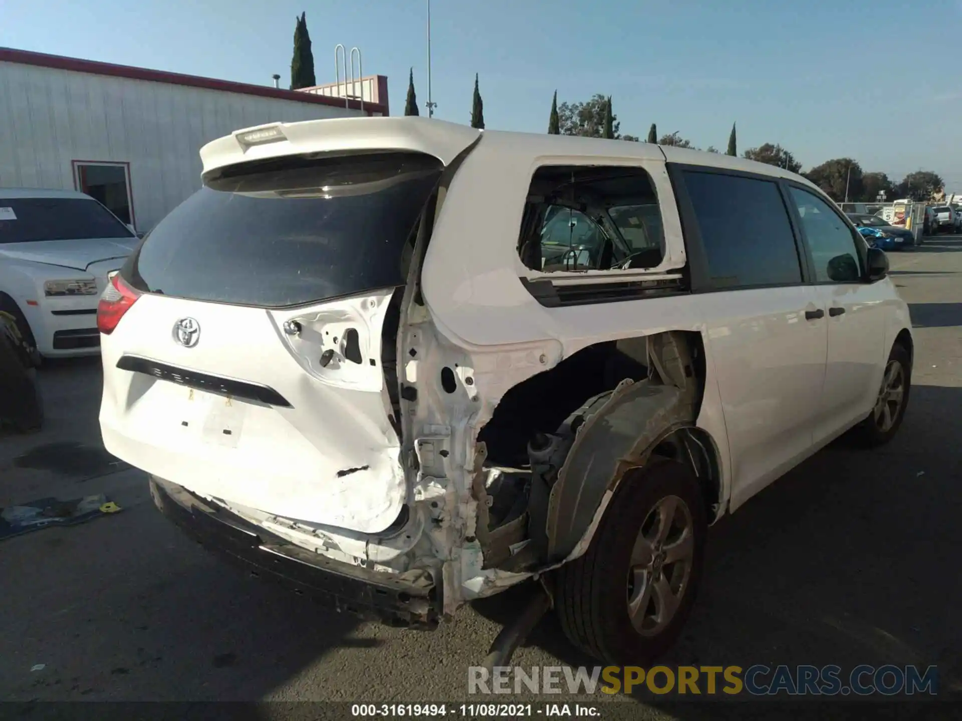 6 Photograph of a damaged car 5TDZZ3DC1LS045226 TOYOTA SIENNA 2020