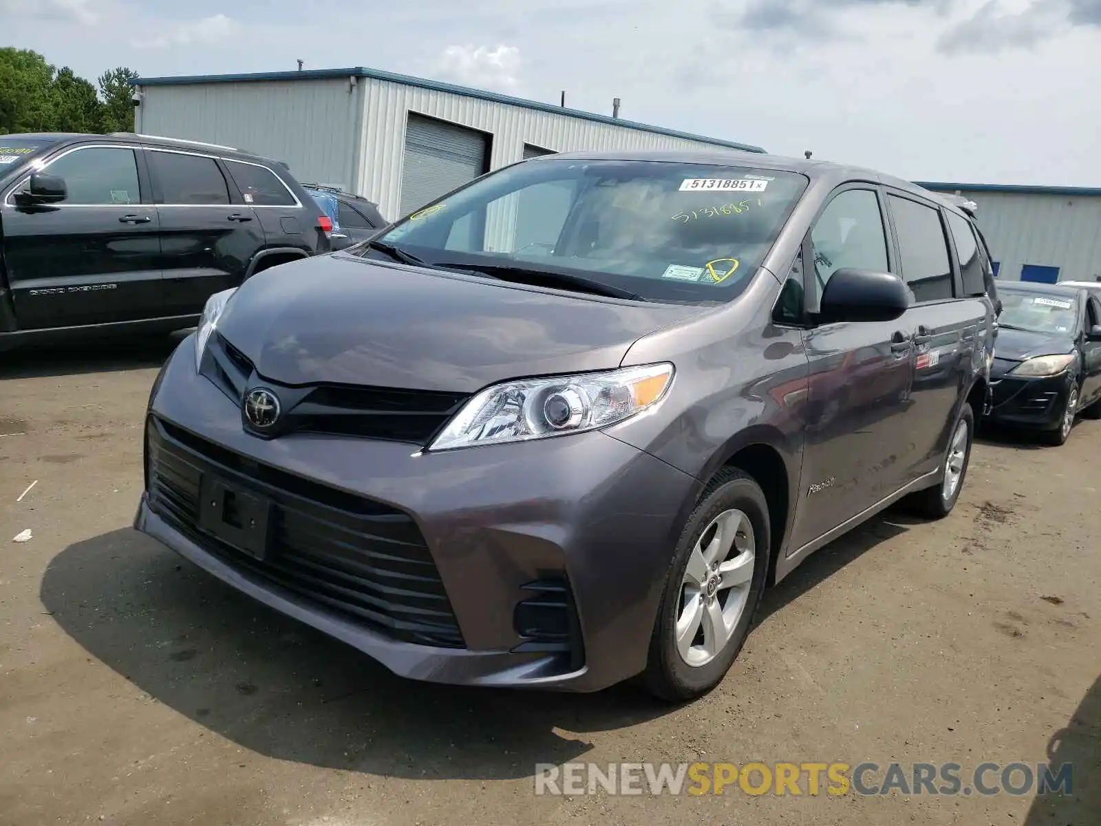 2 Photograph of a damaged car 5TDZZ3DC1LS075925 TOYOTA SIENNA 2020