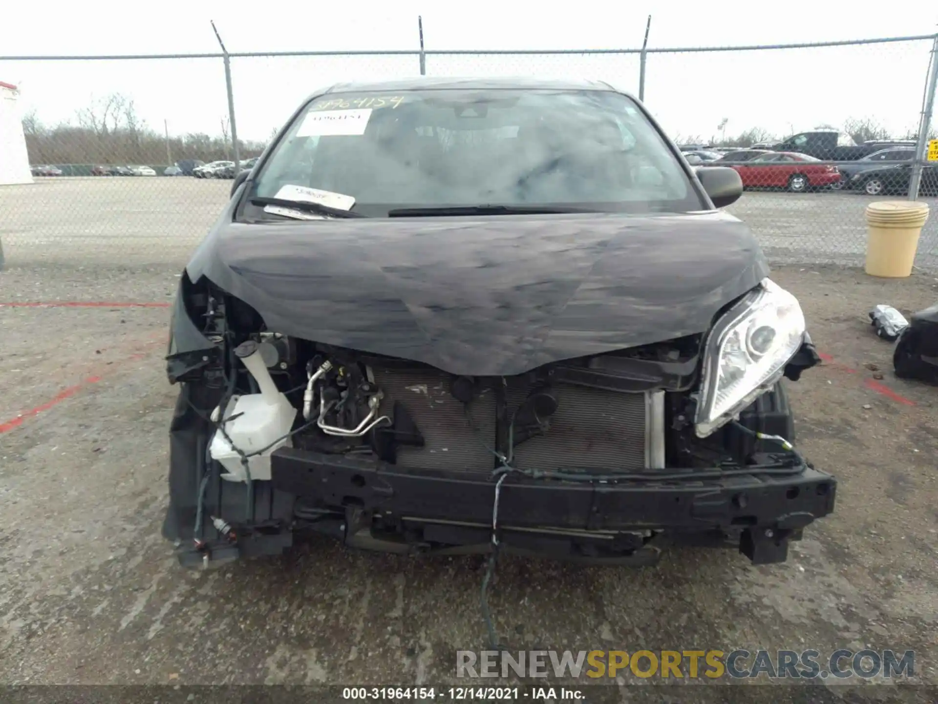 6 Photograph of a damaged car 5TDZZ3DC1LS076010 TOYOTA SIENNA 2020