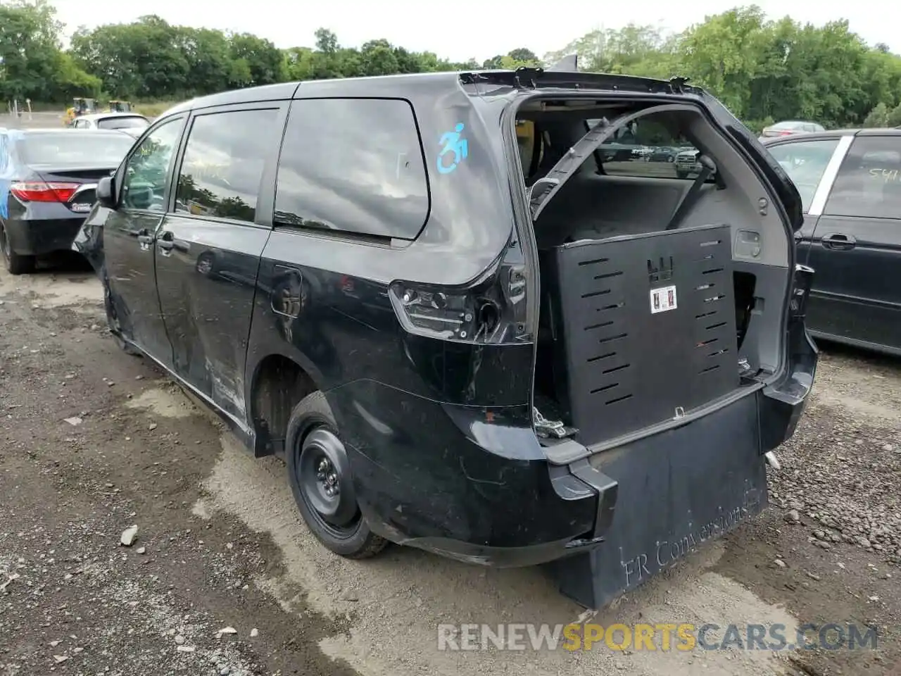 3 Photograph of a damaged car 5TDZZ3DC1LS081353 TOYOTA SIENNA 2020