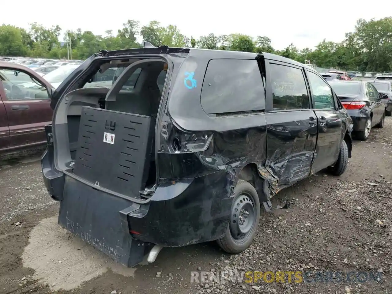 4 Photograph of a damaged car 5TDZZ3DC1LS081353 TOYOTA SIENNA 2020