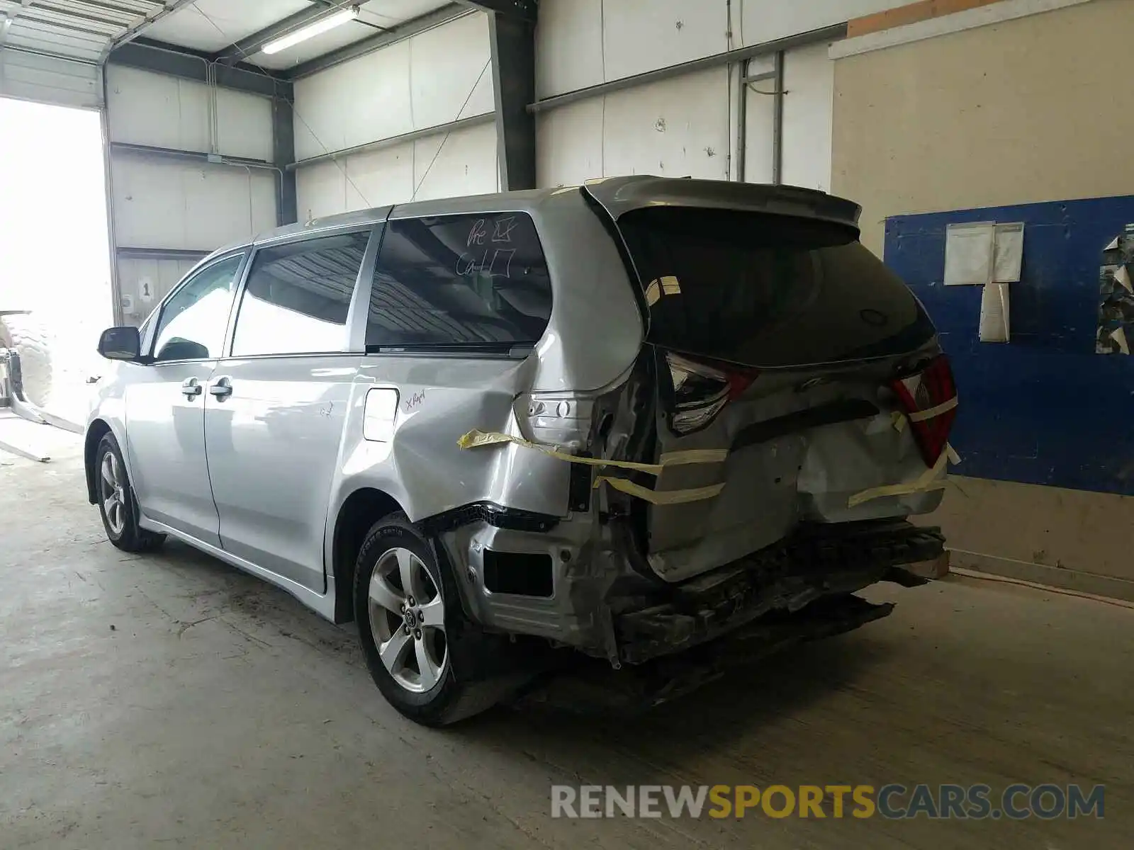 3 Photograph of a damaged car 5TDZZ3DC2LS023106 TOYOTA SIENNA 2020