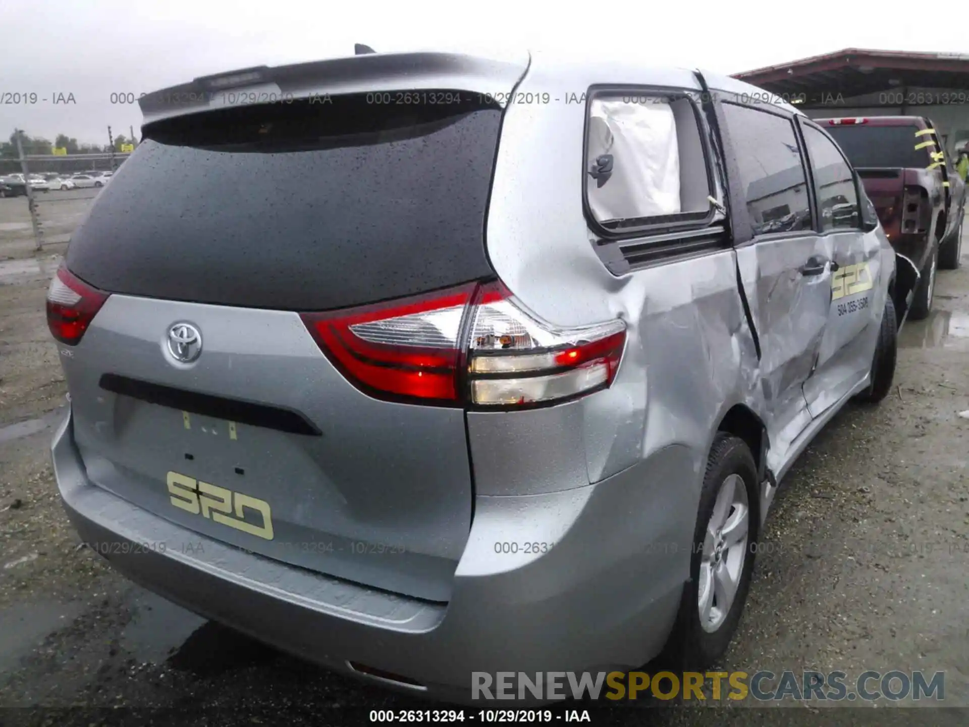 4 Photograph of a damaged car 5TDZZ3DC2LS024479 TOYOTA SIENNA 2020