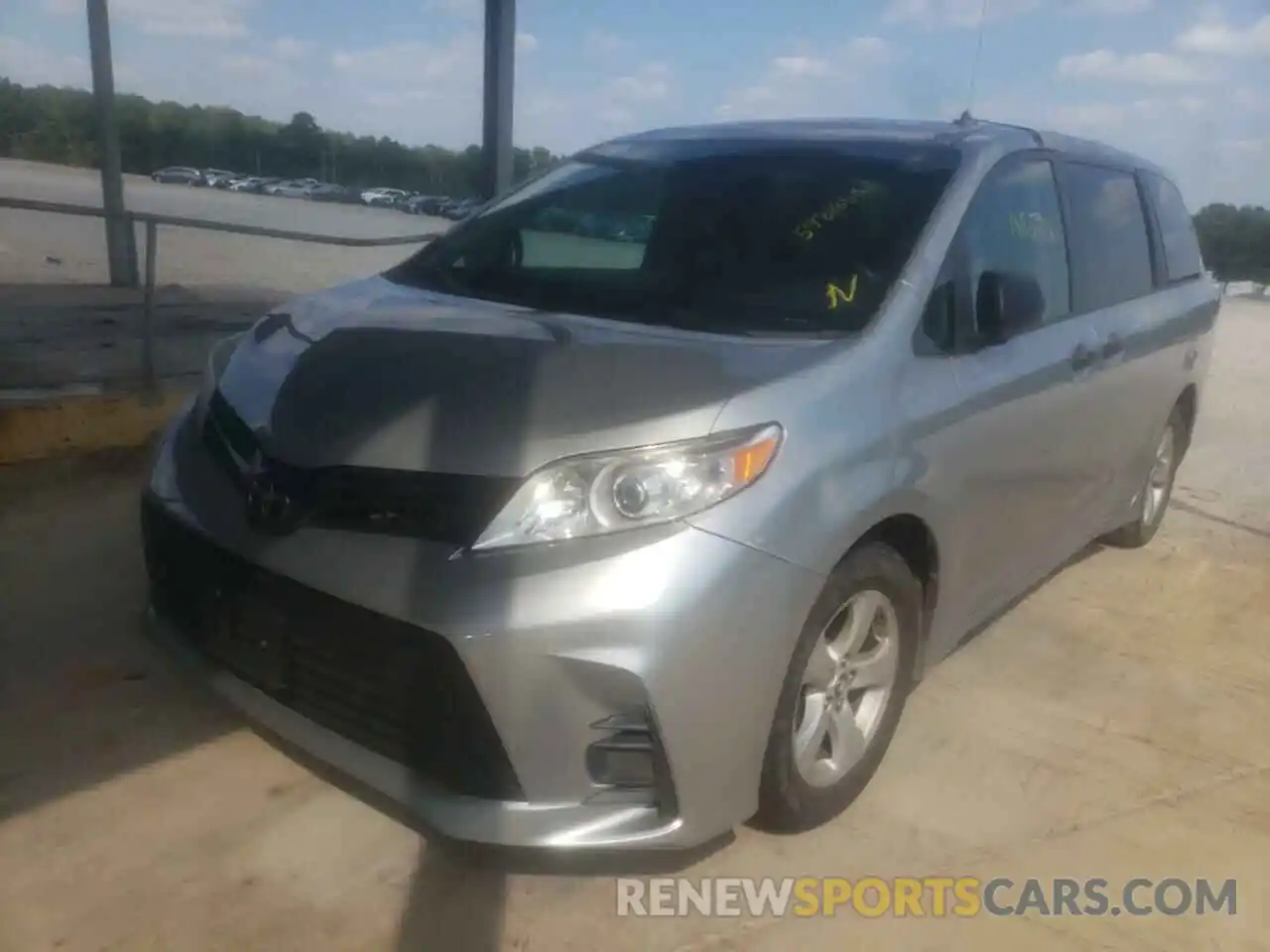 2 Photograph of a damaged car 5TDZZ3DC2LS030833 TOYOTA SIENNA 2020