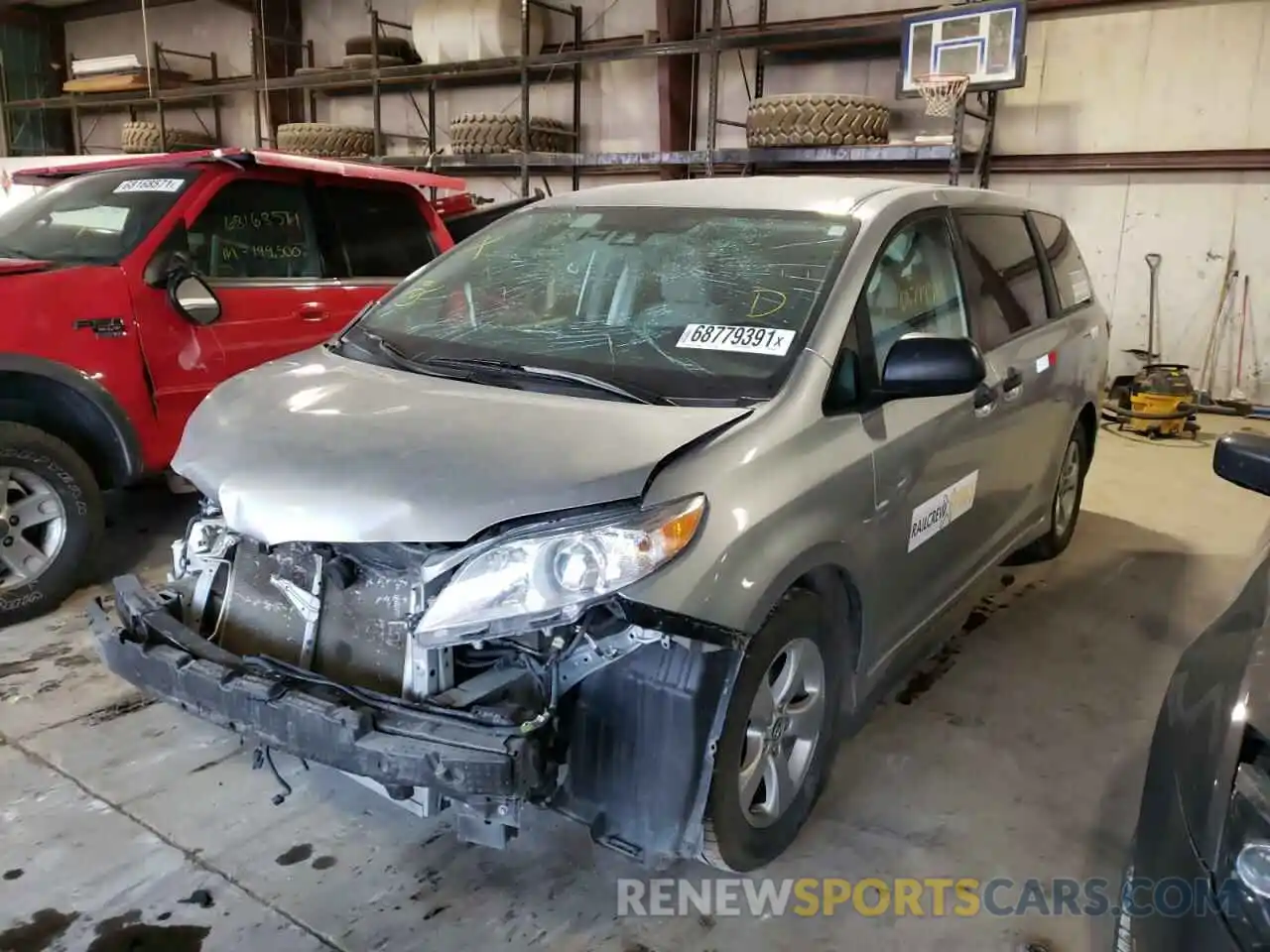 2 Photograph of a damaged car 5TDZZ3DC2LS031965 TOYOTA SIENNA 2020