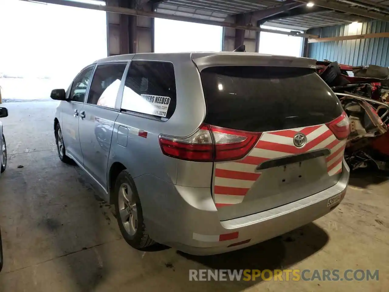 3 Photograph of a damaged car 5TDZZ3DC2LS031965 TOYOTA SIENNA 2020