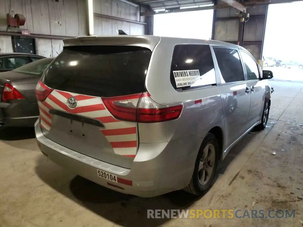 4 Photograph of a damaged car 5TDZZ3DC2LS031965 TOYOTA SIENNA 2020