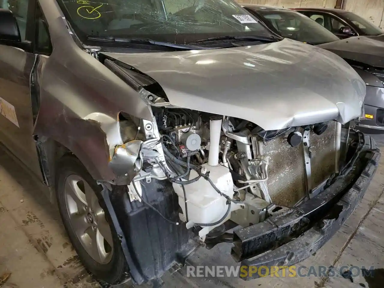 9 Photograph of a damaged car 5TDZZ3DC2LS031965 TOYOTA SIENNA 2020