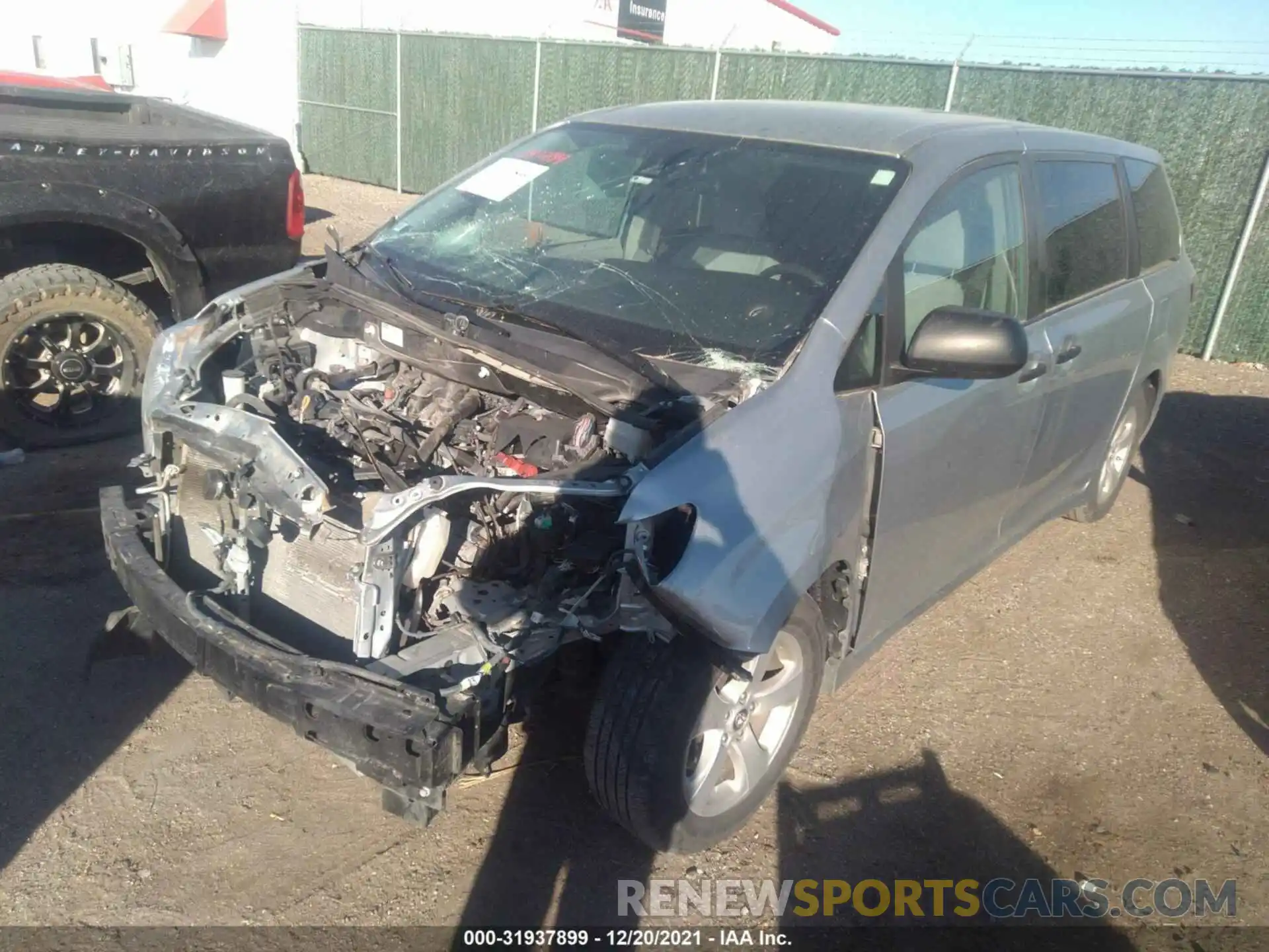 2 Photograph of a damaged car 5TDZZ3DC2LS036728 TOYOTA SIENNA 2020