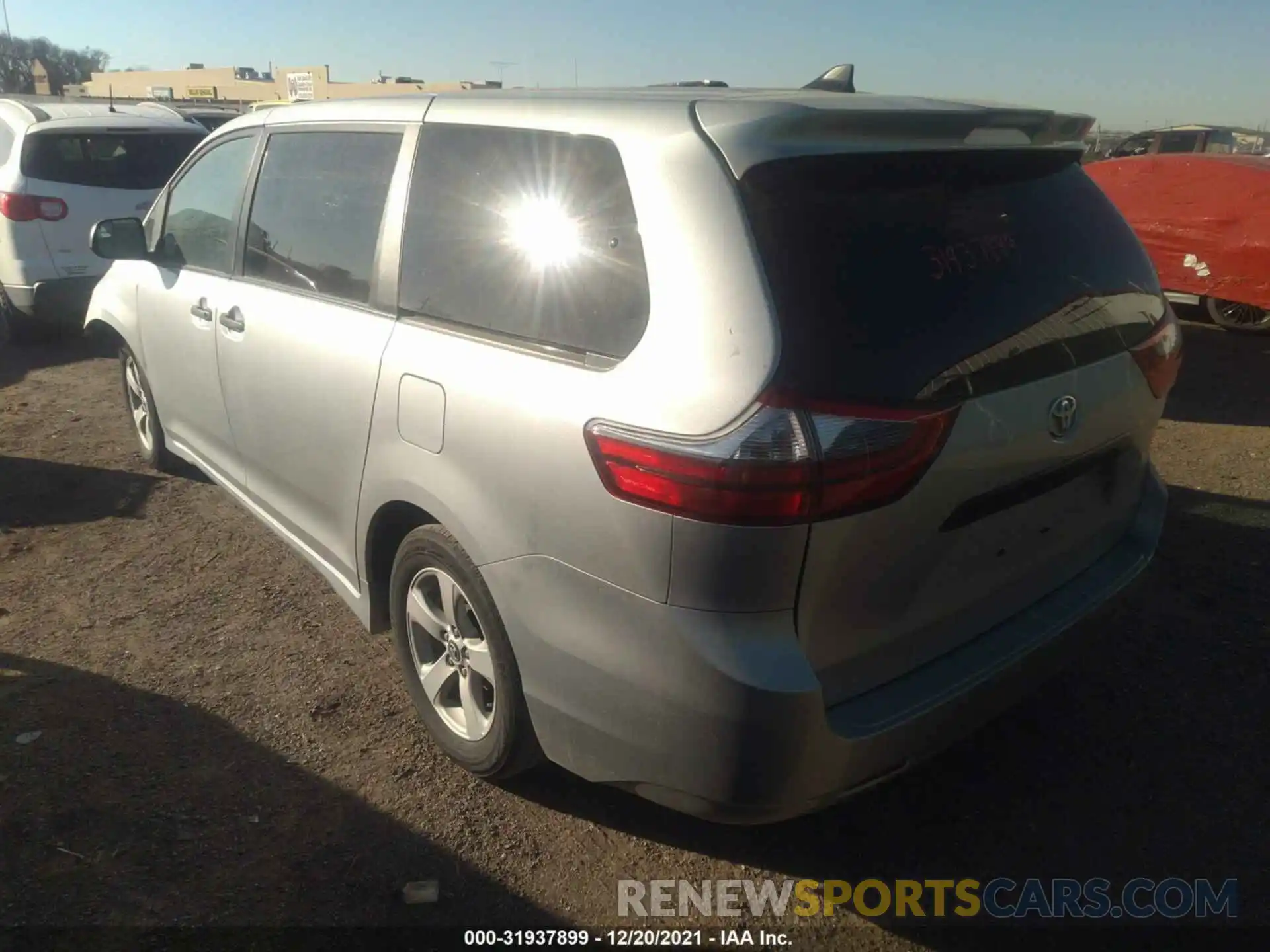 3 Photograph of a damaged car 5TDZZ3DC2LS036728 TOYOTA SIENNA 2020