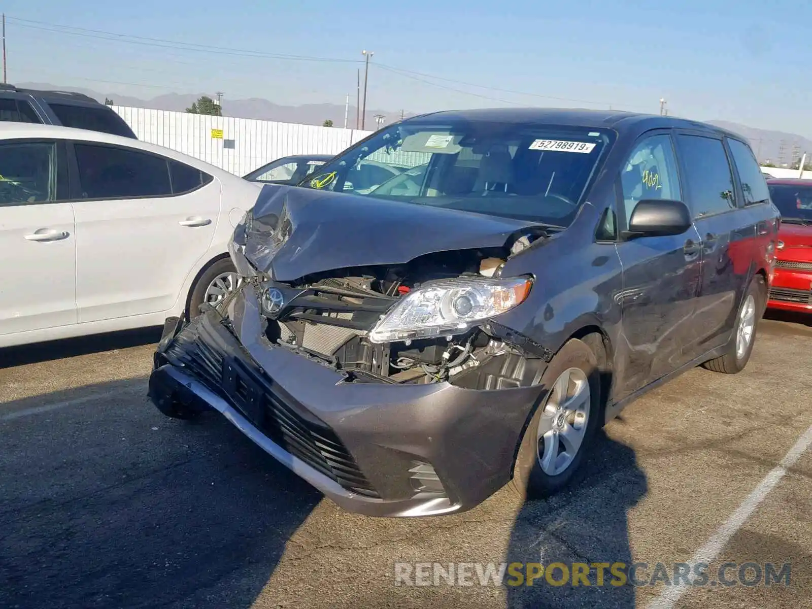 2 Photograph of a damaged car 5TDZZ3DC2LS037409 TOYOTA SIENNA 2020