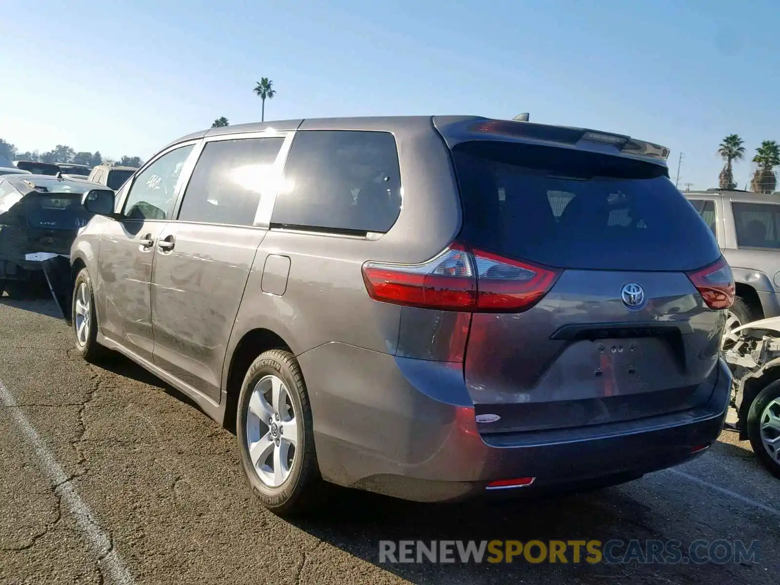 3 Photograph of a damaged car 5TDZZ3DC2LS037409 TOYOTA SIENNA 2020