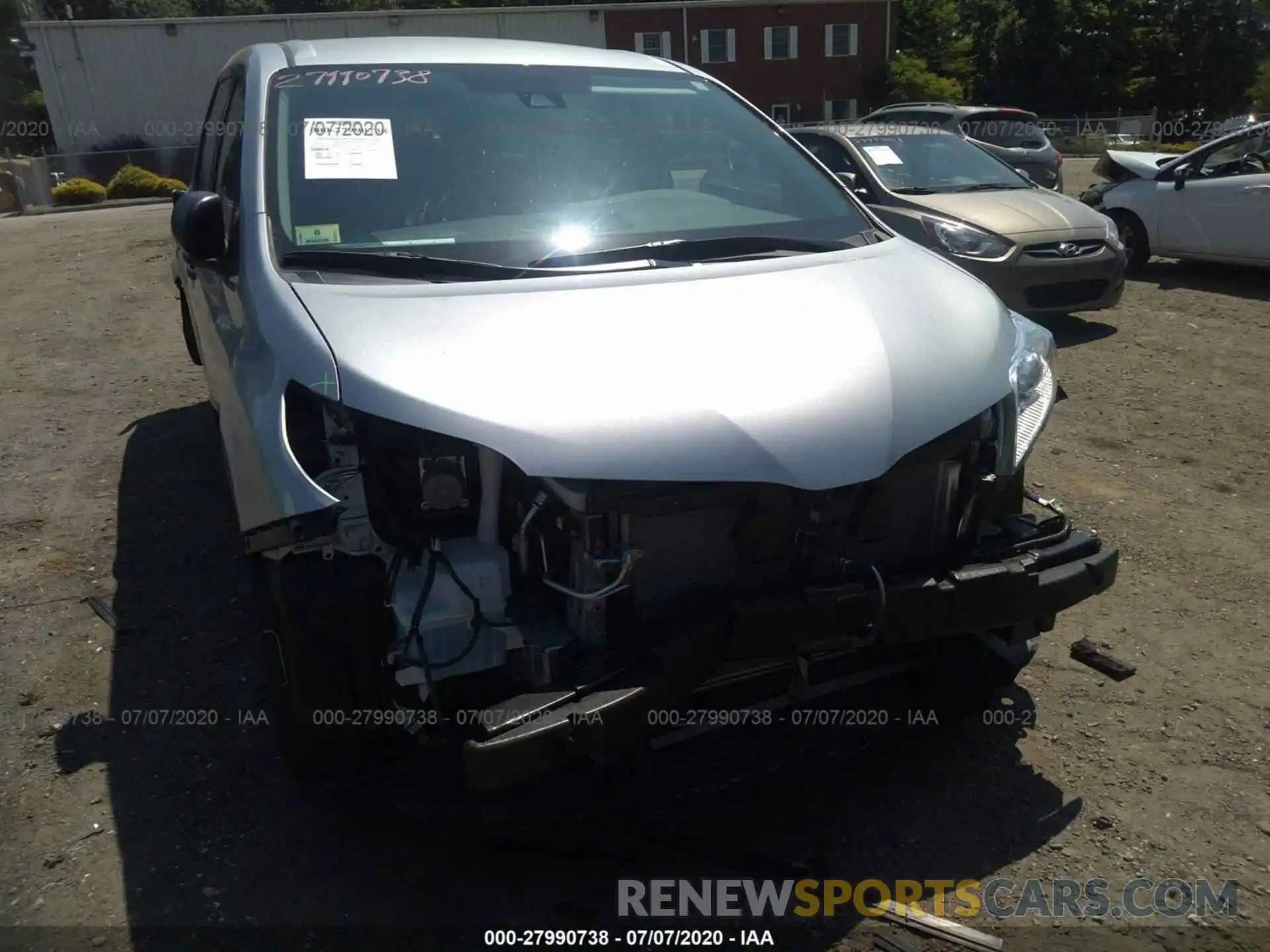 6 Photograph of a damaged car 5TDZZ3DC2LS039385 TOYOTA SIENNA 2020