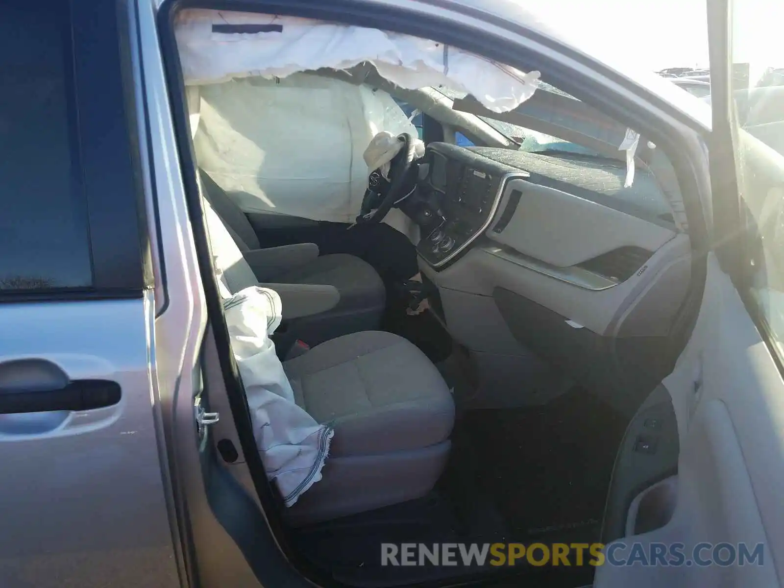 5 Photograph of a damaged car 5TDZZ3DC2LS057322 TOYOTA SIENNA 2020