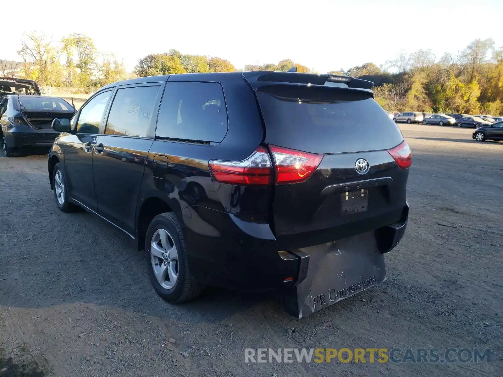 3 Photograph of a damaged car 5TDZZ3DC2LS072760 TOYOTA SIENNA 2020