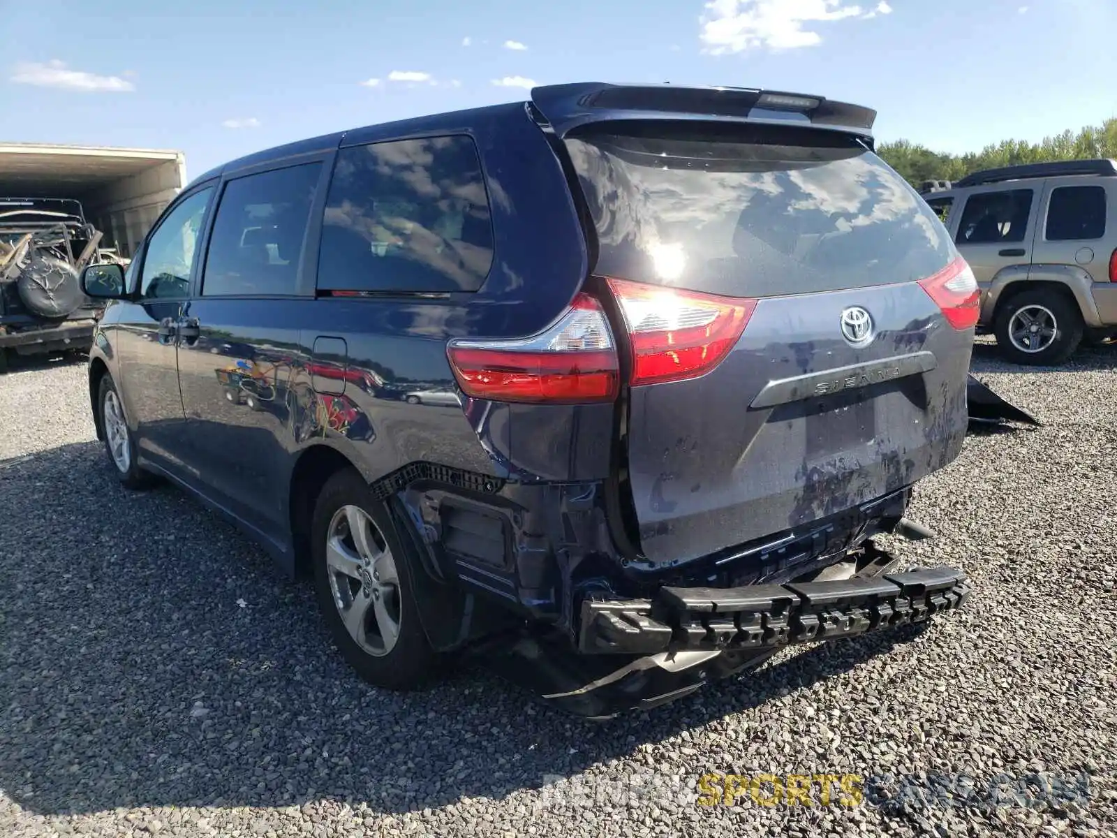 3 Photograph of a damaged car 5TDZZ3DC2LS078817 TOYOTA SIENNA 2020