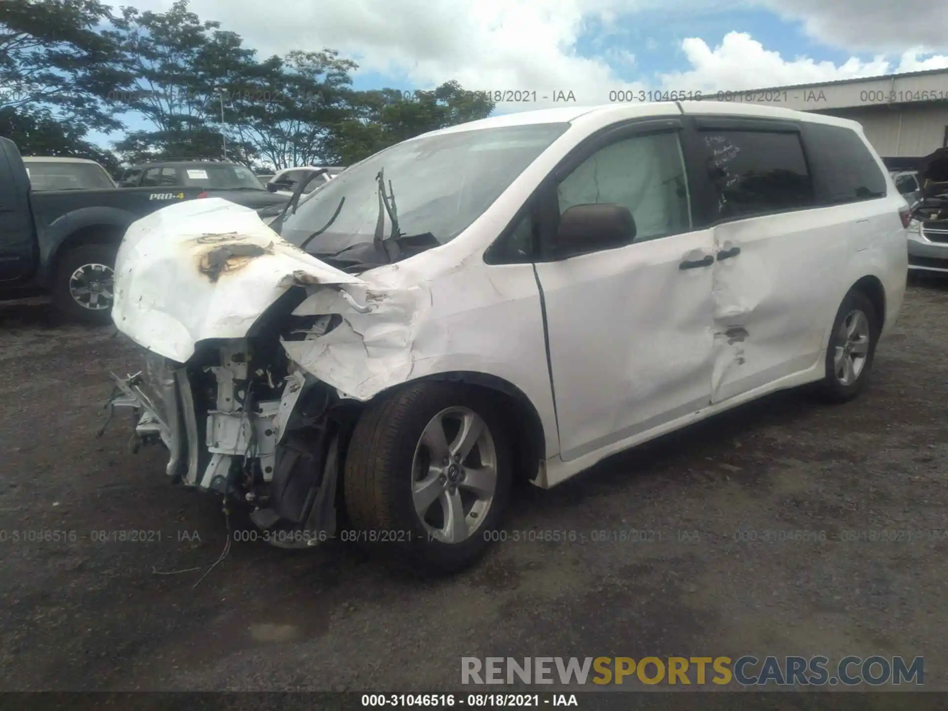 2 Photograph of a damaged car 5TDZZ3DC3LS024300 TOYOTA SIENNA 2020