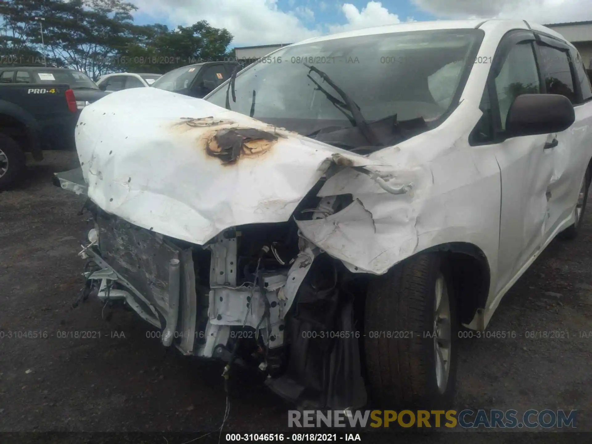 6 Photograph of a damaged car 5TDZZ3DC3LS024300 TOYOTA SIENNA 2020