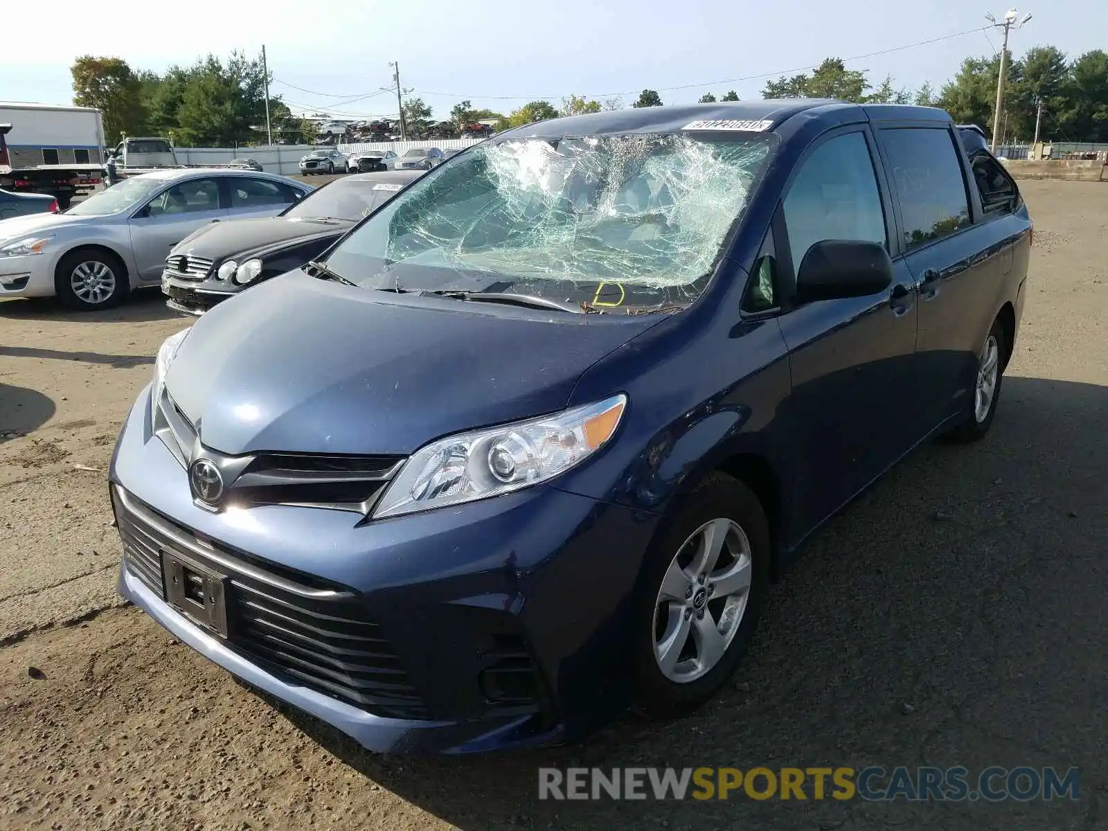 2 Photograph of a damaged car 5TDZZ3DC3LS030677 TOYOTA SIENNA 2020