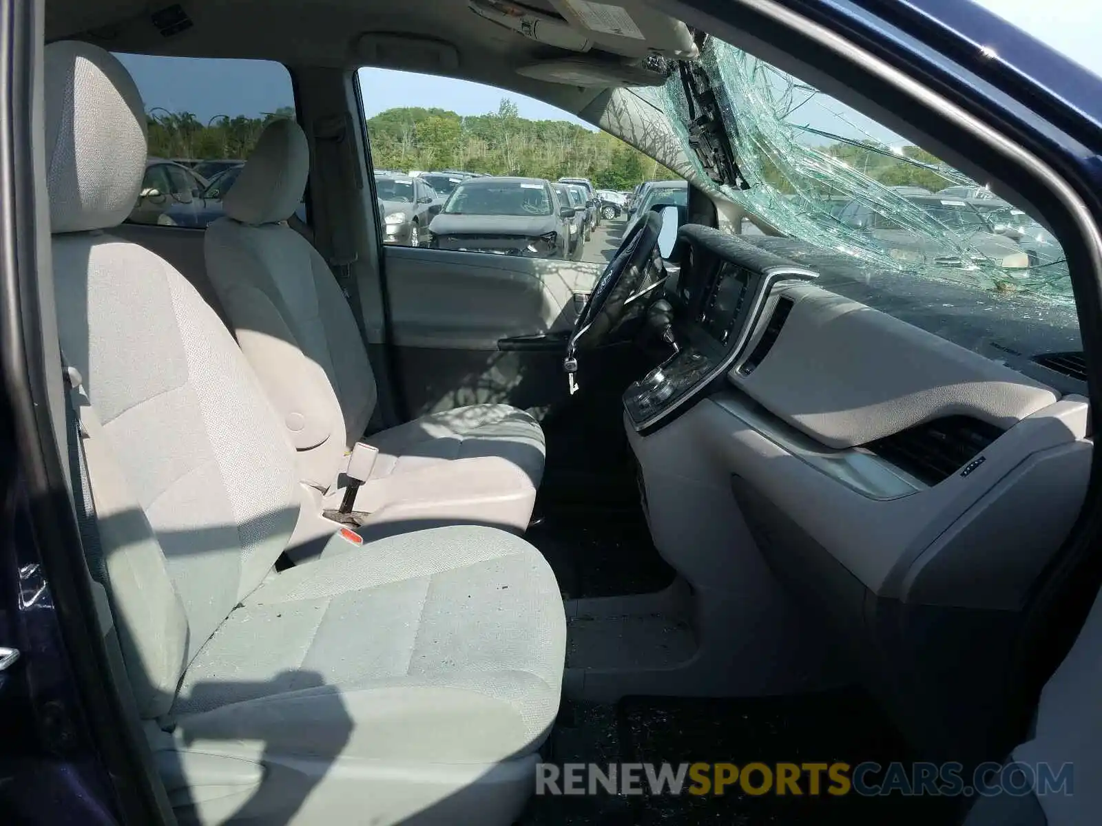 5 Photograph of a damaged car 5TDZZ3DC3LS030677 TOYOTA SIENNA 2020