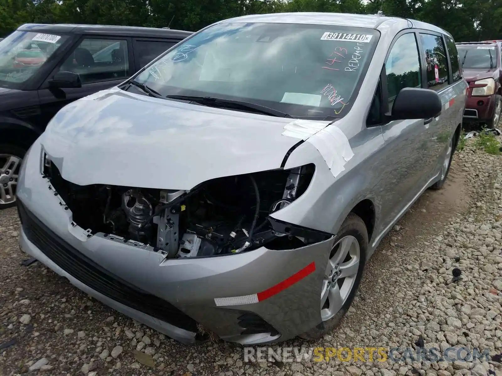 2 Photograph of a damaged car 5TDZZ3DC3LS031473 TOYOTA SIENNA 2020