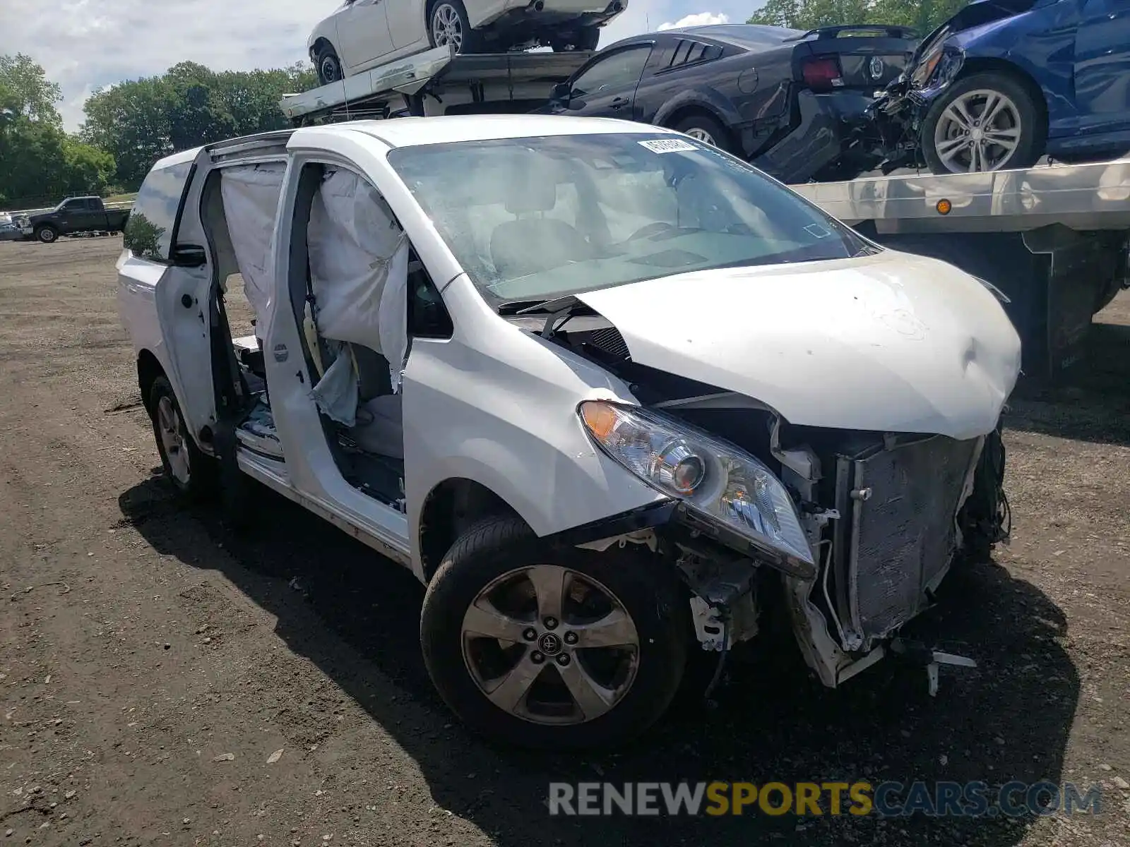 1 Photograph of a damaged car 5TDZZ3DC3LS034714 TOYOTA SIENNA 2020