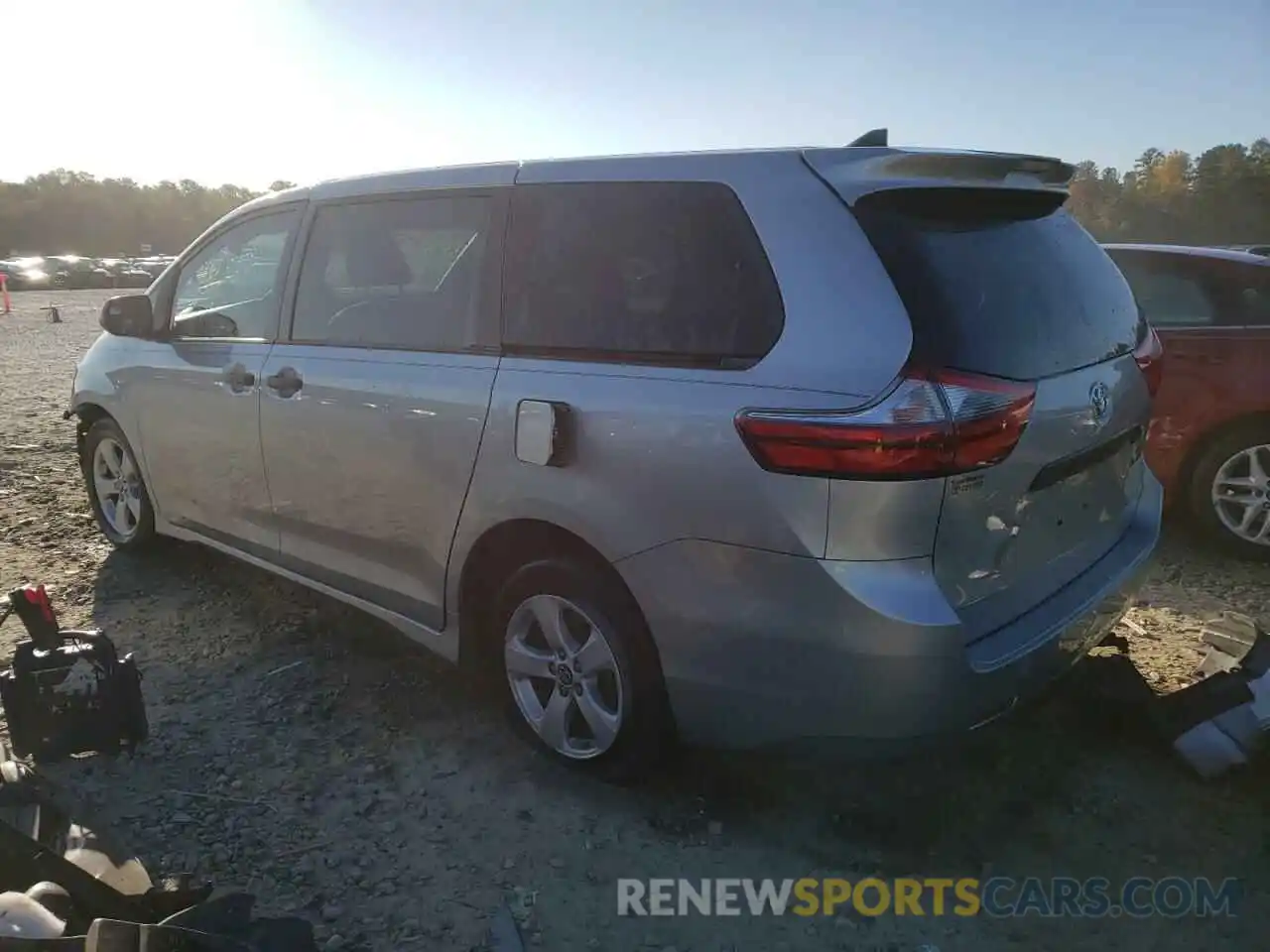 3 Photograph of a damaged car 5TDZZ3DC3LS045700 TOYOTA SIENNA 2020