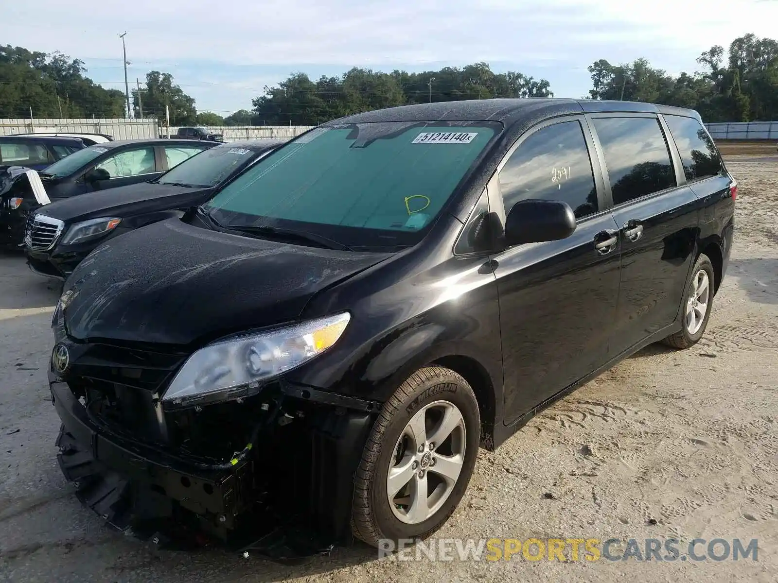 2 Photograph of a damaged car 5TDZZ3DC3LS067020 TOYOTA SIENNA 2020