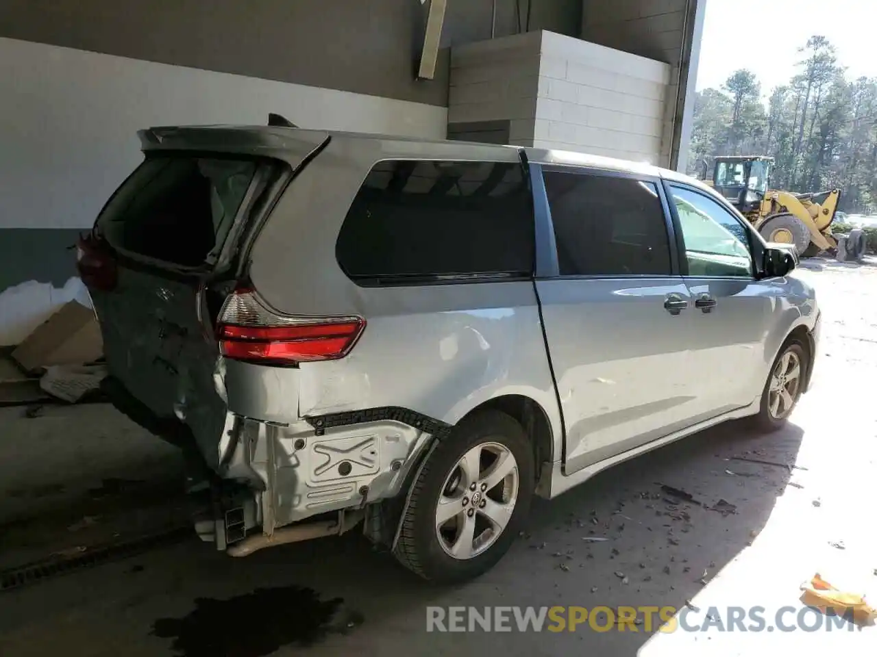 3 Photograph of a damaged car 5TDZZ3DC3LS074288 TOYOTA SIENNA 2020