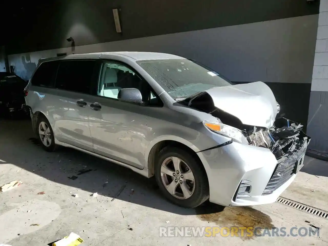 4 Photograph of a damaged car 5TDZZ3DC3LS074288 TOYOTA SIENNA 2020