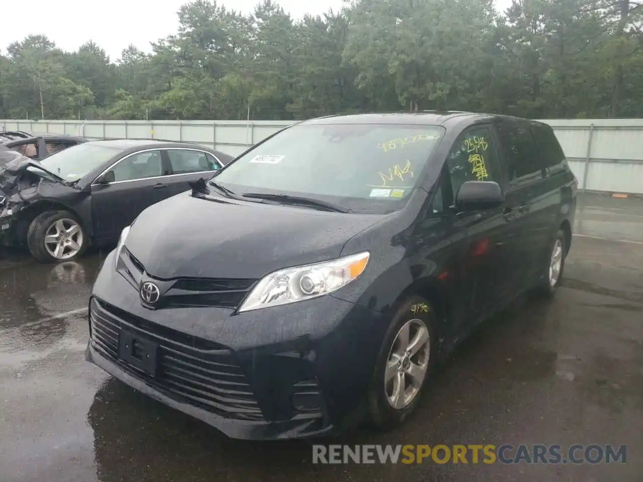 2 Photograph of a damaged car 5TDZZ3DC3LS082925 TOYOTA SIENNA 2020