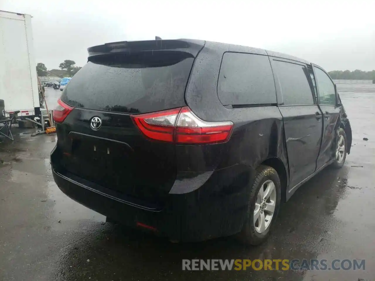 4 Photograph of a damaged car 5TDZZ3DC3LS082925 TOYOTA SIENNA 2020