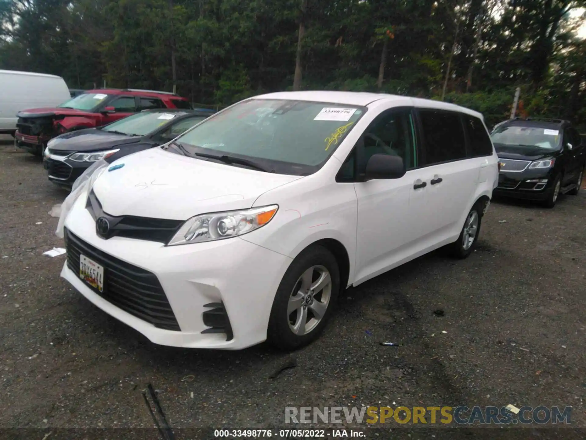 2 Photograph of a damaged car 5TDZZ3DC4LS034866 TOYOTA SIENNA 2020